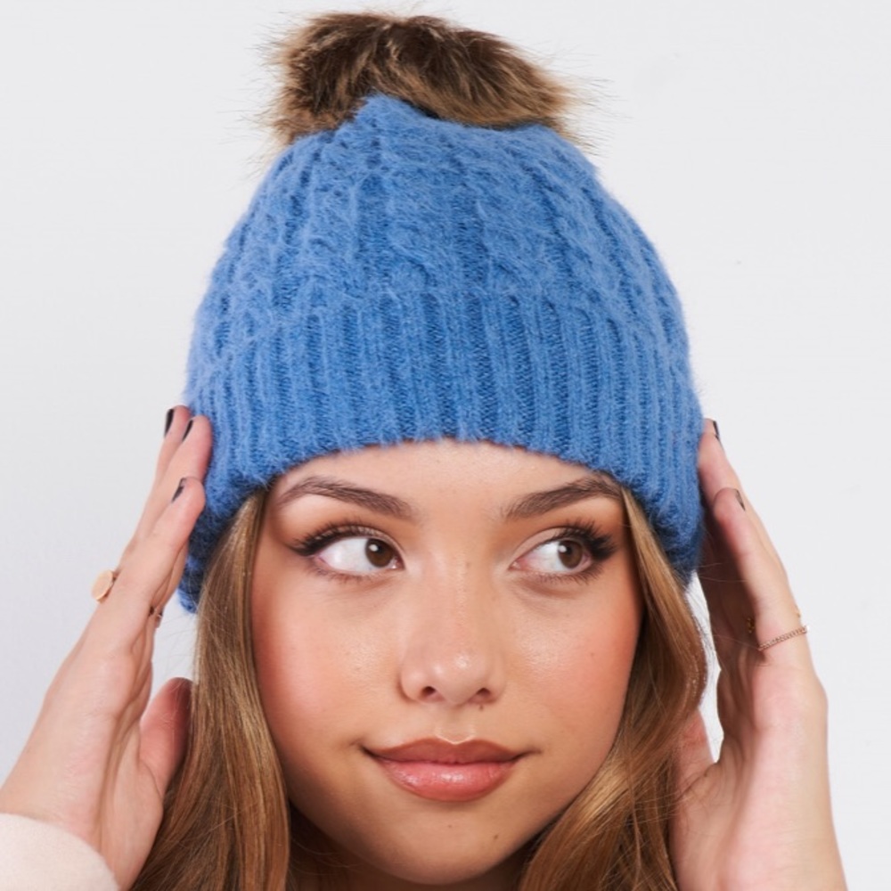 🌵Faux Fur Beanie🌵 - Picture 2 of 5